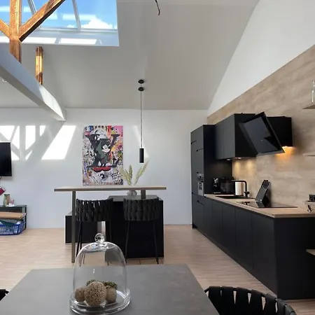 Lichtdurchflutetes Design - - 90 Qm アパート *