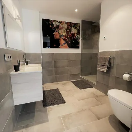 Lichtdurchflutetes Design - - 90 Qm *