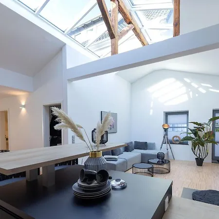 Lichtdurchflutetes Design - - 90 Qm *