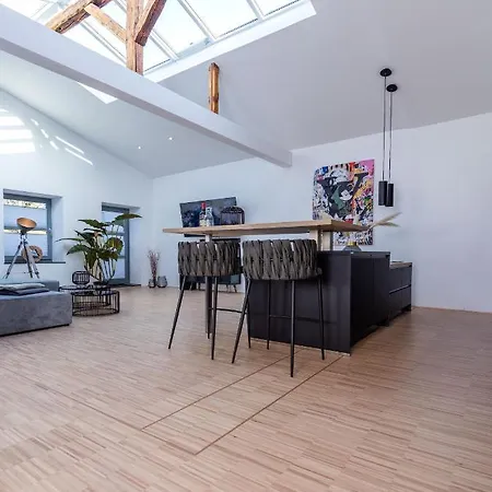 Lichtdurchflutetes Design - - 90 Qm アパート *