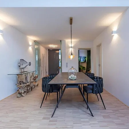 Lichtdurchflutetes Design - - 90 Qm Apartment Gutersloh