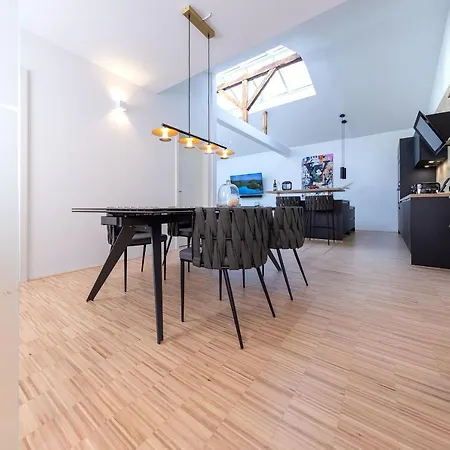 Apartment Lichtdurchflutetes Design - - 90 Qm *