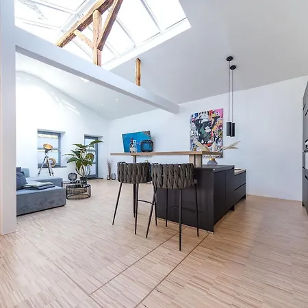 Lichtdurchflutetes Design - - 90 Qm *