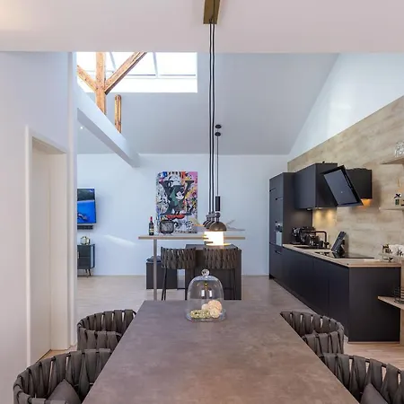 Apartment Lichtdurchflutetes Design - - 90 Qm *