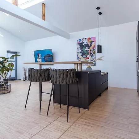 Lichtdurchflutetes Design - - 90 Qm アパート ギュータースロー