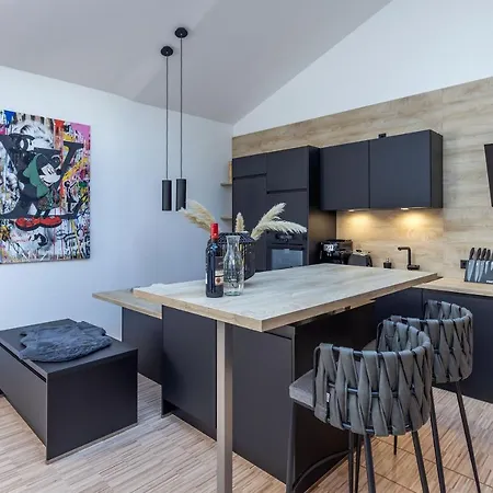 Lichtdurchflutetes Design - - 90 Qm アパート *