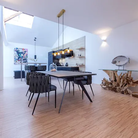 Lichtdurchflutetes Design - - 90 Qm アパート *