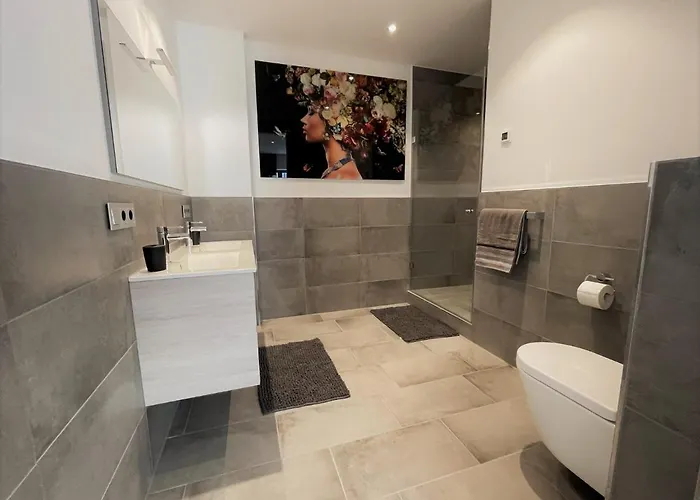 Lichtdurchflutetes Design - - 90 Qm *