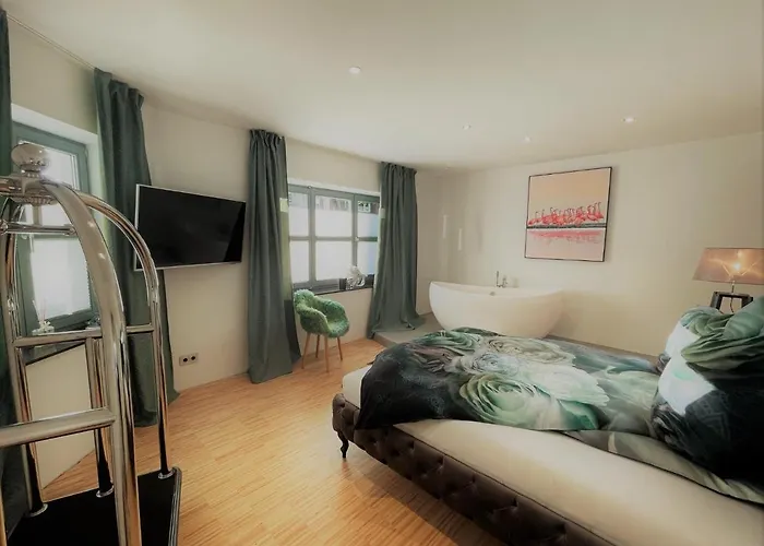 Lichtdurchflutetes Design - - 90 Qm Appartement Gütersloh