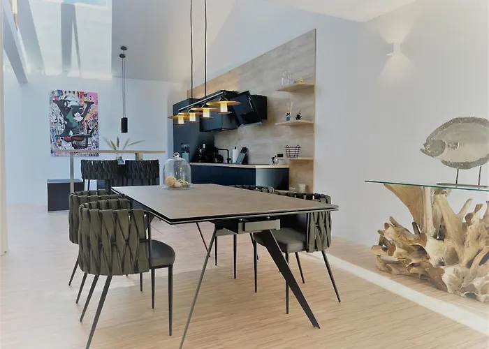 Lichtdurchflutetes Design - - 90 Qm Appartement