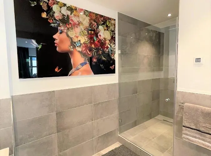 Lichtdurchflutetes Design - - 90 Qm