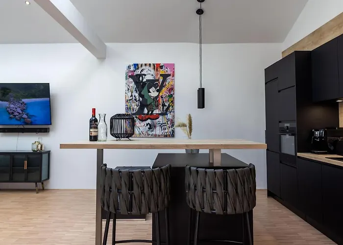 Lichtdurchflutetes Design - - 90 Qm Appartement