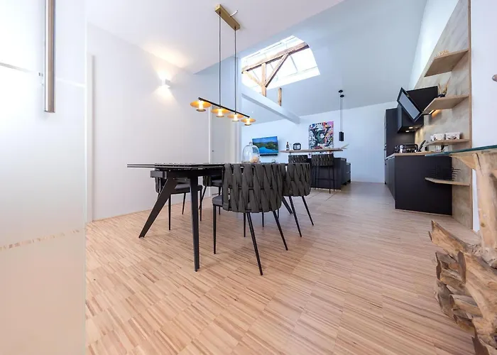 Appartement Lichtdurchflutetes Design - - 90 Qm *