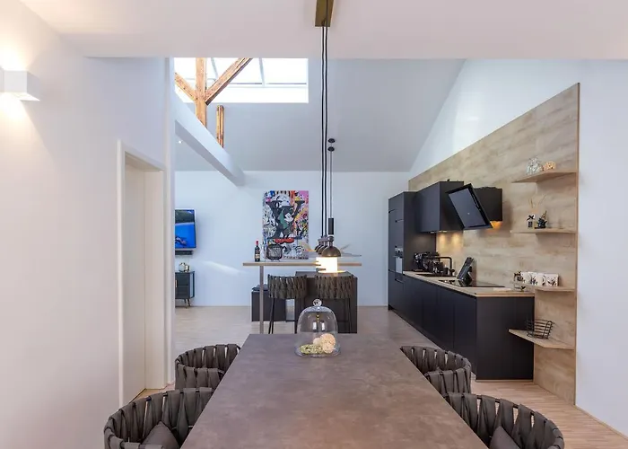 Appartement Lichtdurchflutetes Design - - 90 Qm *