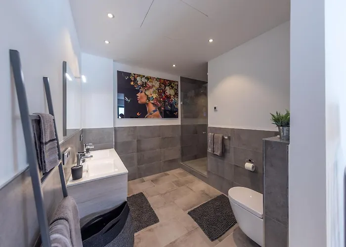 Lichtdurchflutetes Design - - 90 Qm Appartement *