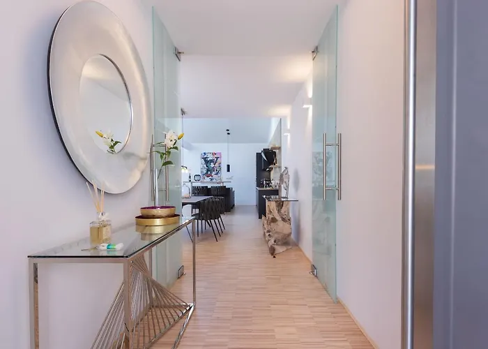 Lichtdurchflutetes Design - - 90 Qm Appartement