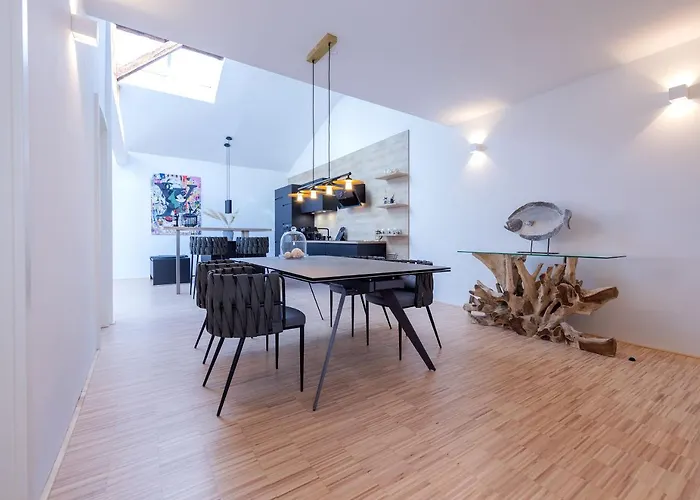 Lichtdurchflutetes Design - - 90 Qm Appartement *